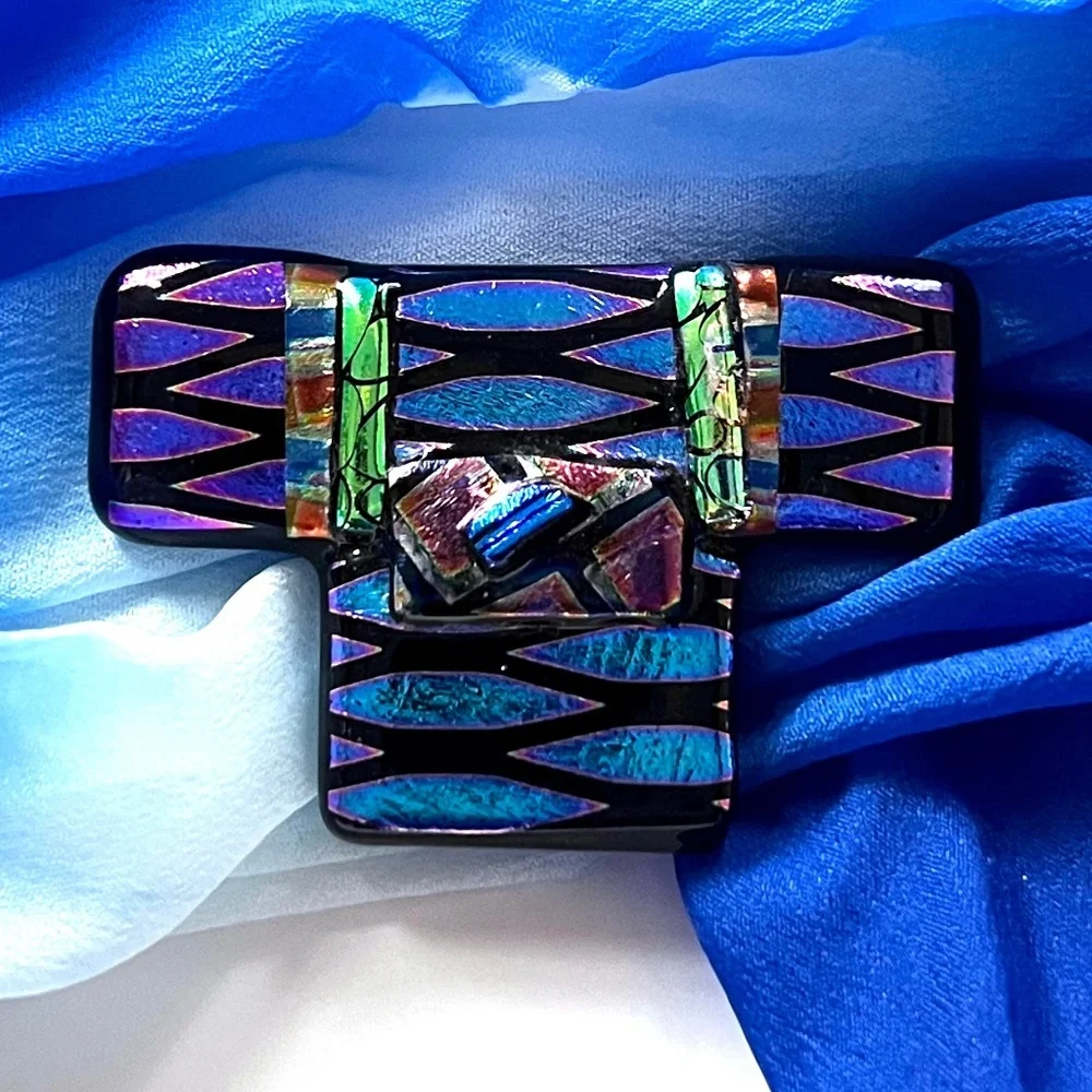 Kimono Brooch - Richly patterned dichroic fused glass Jewelry - Picture 2 of 8